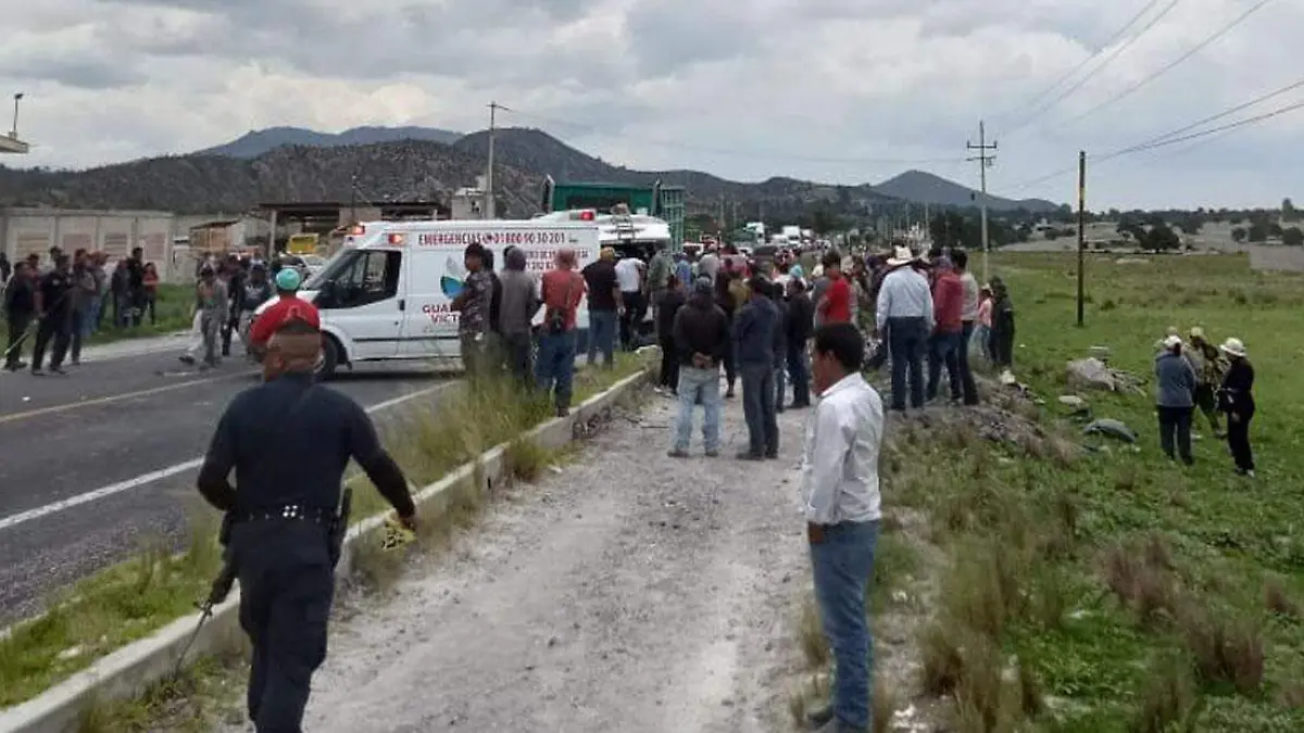 Choque entre urban y torton en Guadalupe Victoria mata a 9 personas